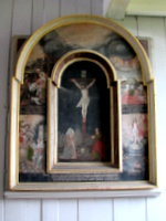 Kreuzigungsgemälde rechts vom Altar